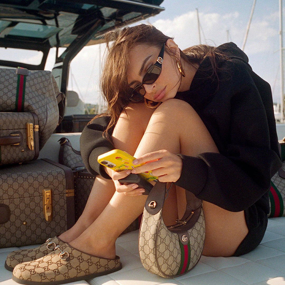 Gucci met en scène Emily Ratajkowski à Cannes pour sa nouvelle campagne